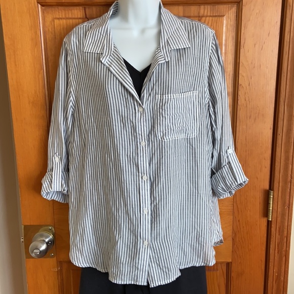 Lightweight blouse button up front sizeXL - Picture 4 of 4